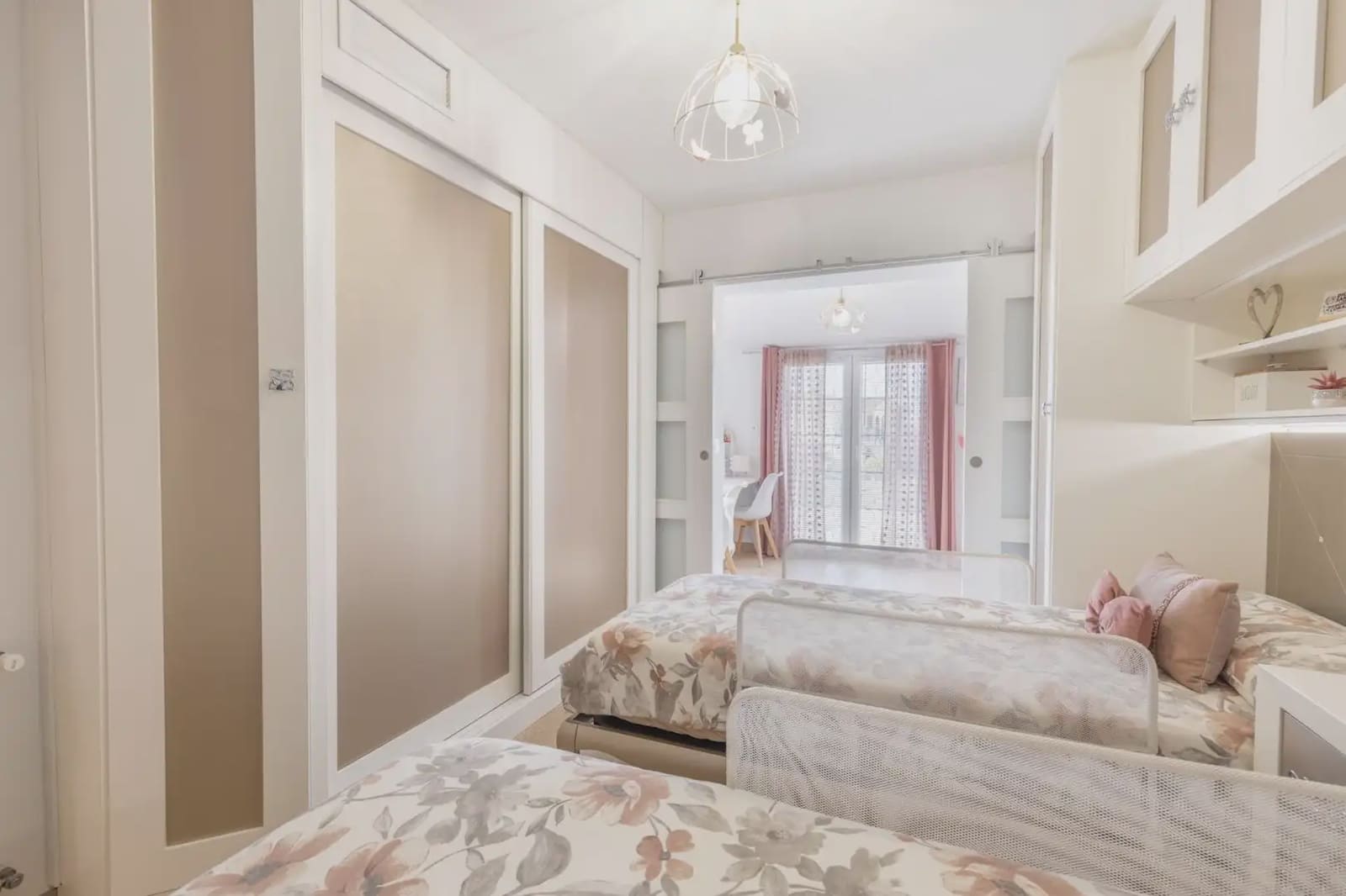 Dom blizniak na sprzedaż w Peligros z garażem - 395 000 € (Ref: 9837658)