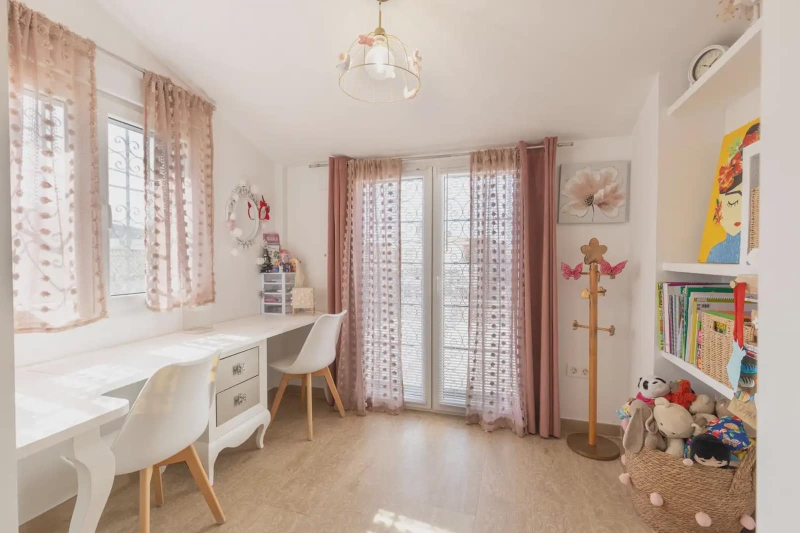 Dom blizniak na sprzedaż w Peligros z garażem - 395 000 € (Ref: 9837658)