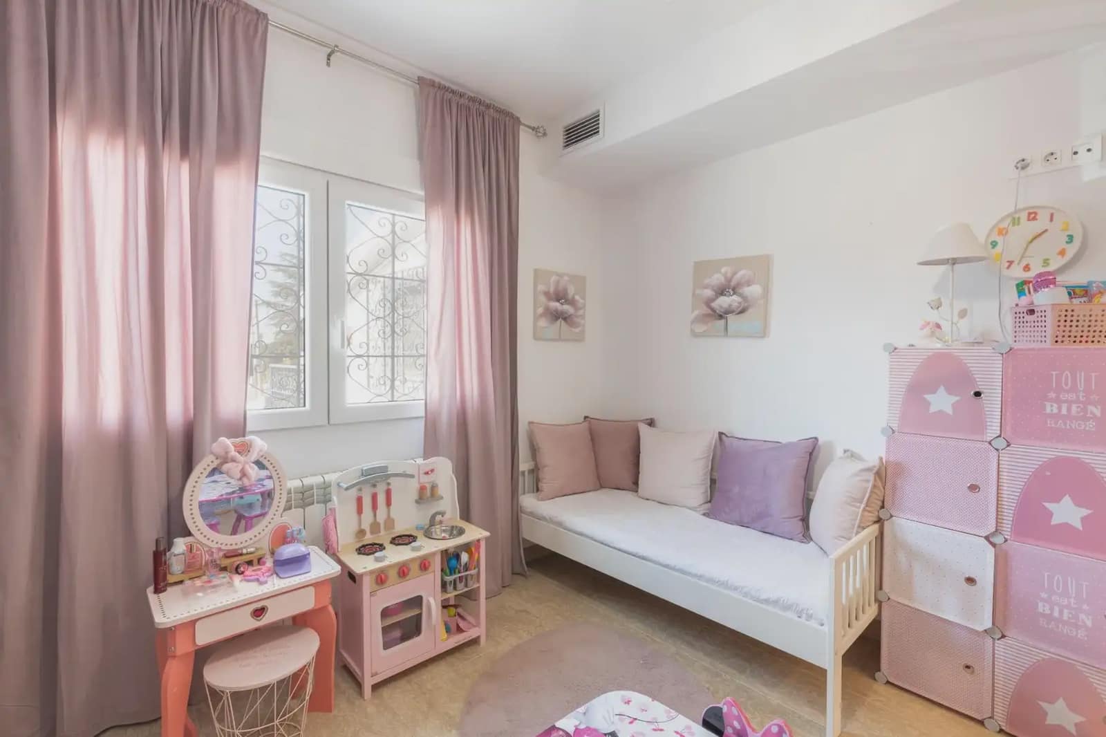 Dom blizniak na sprzedaż w Peligros z garażem - 395 000 € (Ref: 9837658)