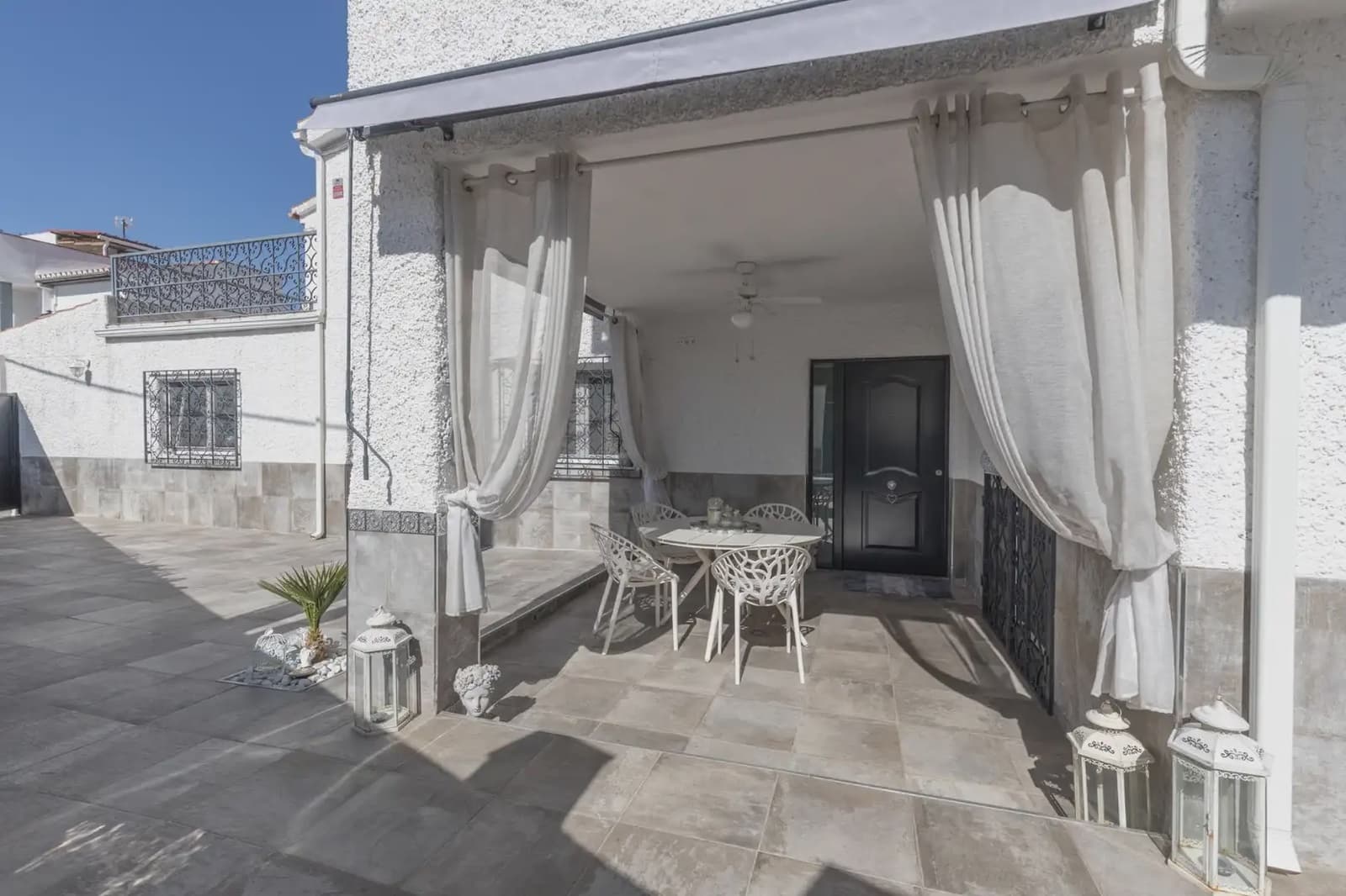 Dom blizniak na sprzedaż w Peligros z garażem - 395 000 € (Ref: 9837658)