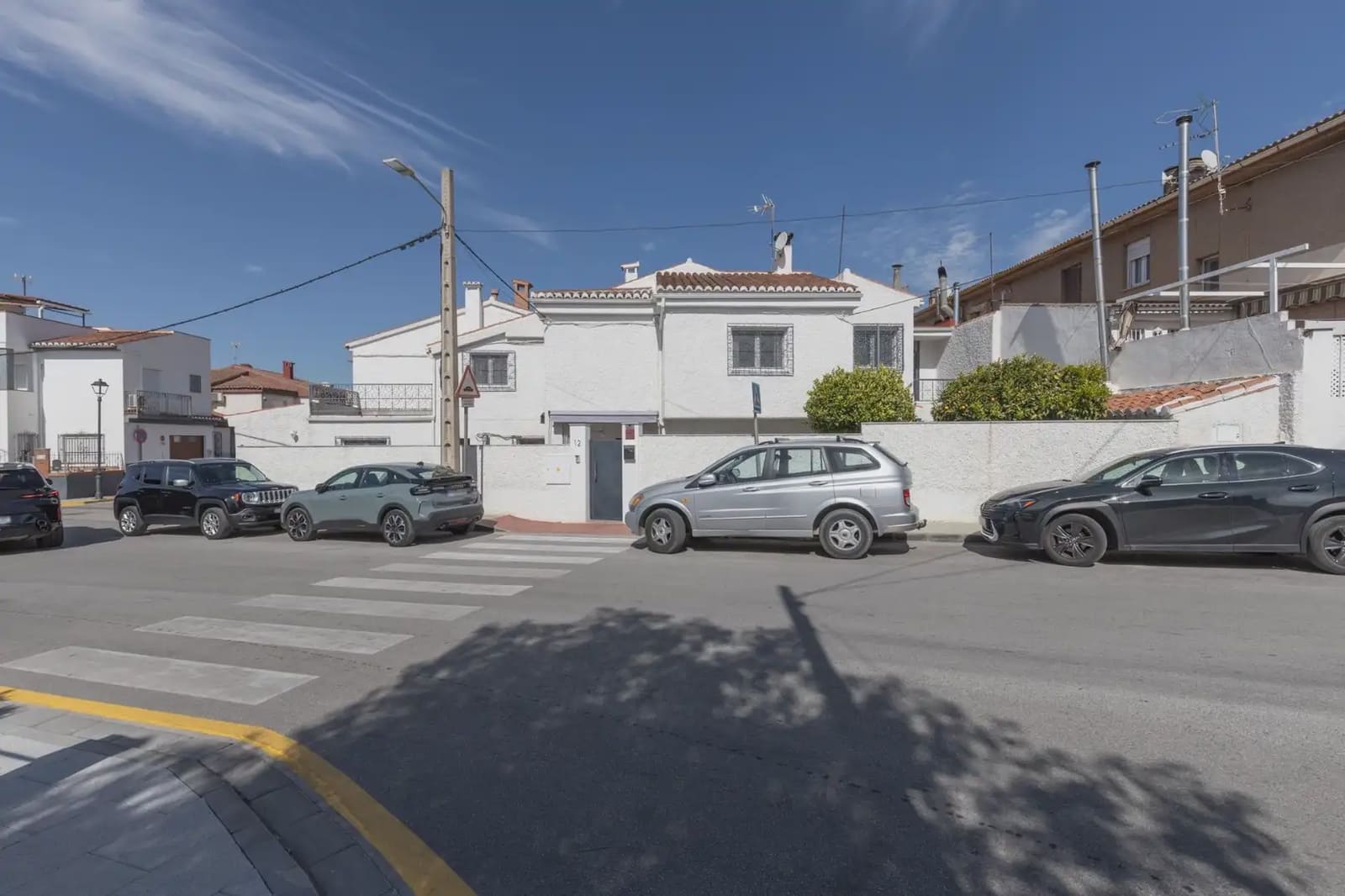 Dom blizniak na sprzedaż w Peligros z garażem - 395 000 € (Ref: 9837658)