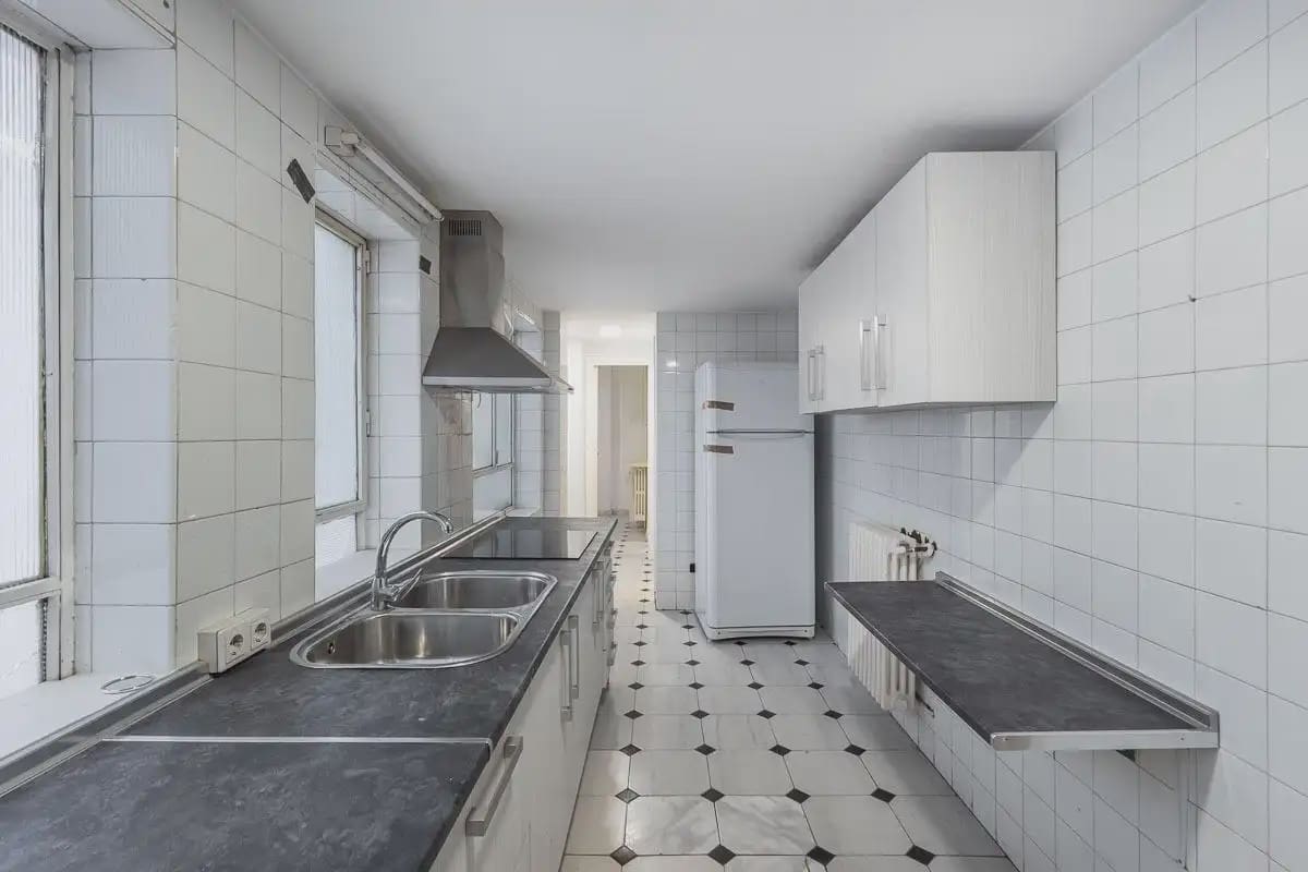 Lägenhet till salu i Granada stad med garage - 420 000 € (Ref: 9837660)