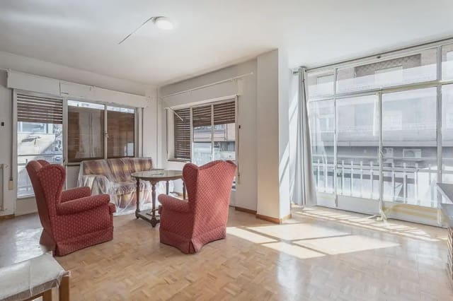 Leilighet til salgs i Pajaritos - Plaza de Toros, Granada by med garasje - € 420 000 (Ref: 9837660)