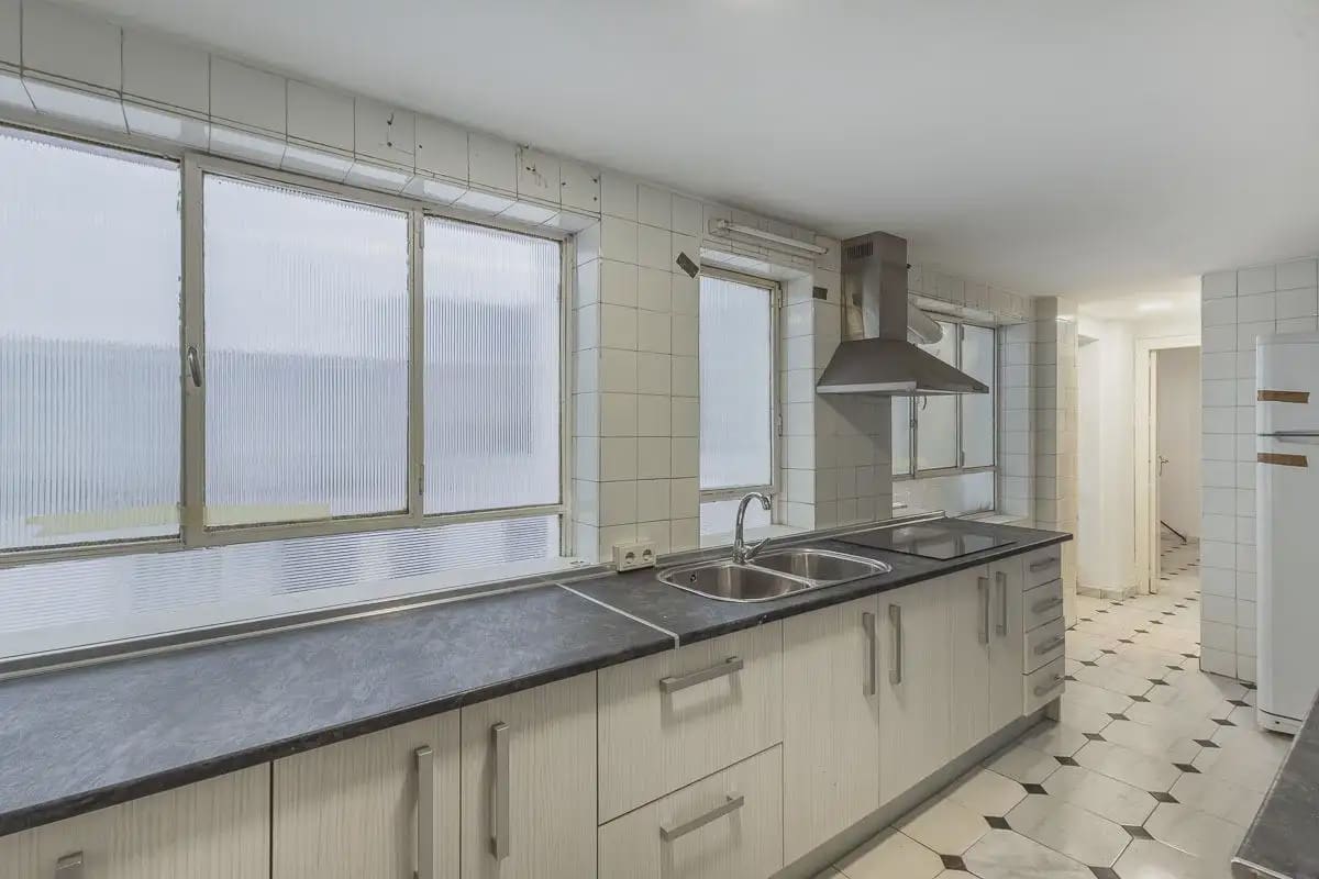 Lägenhet till salu i Granada stad med garage - 420 000 € (Ref: 9837660)