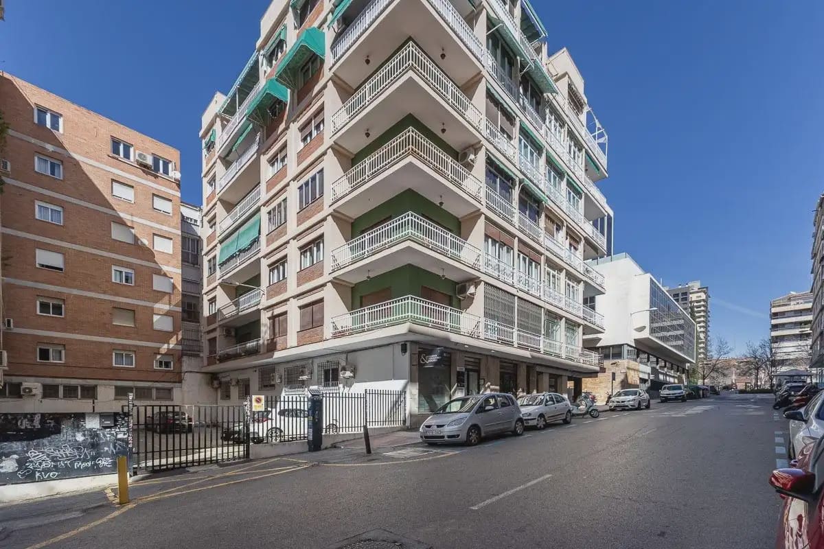 Lägenhet till salu i Granada stad med garage - 420 000 € (Ref: 9837660)