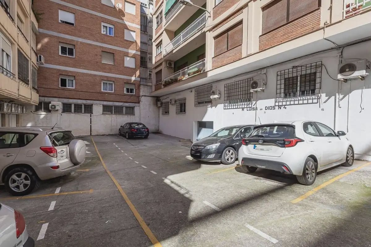 Lägenhet till salu i Granada stad med garage - 420 000 € (Ref: 9837660)