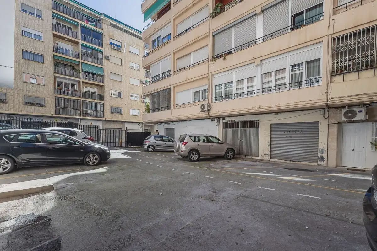 Lägenhet till salu i Granada stad med garage - 420 000 € (Ref: 9837660)