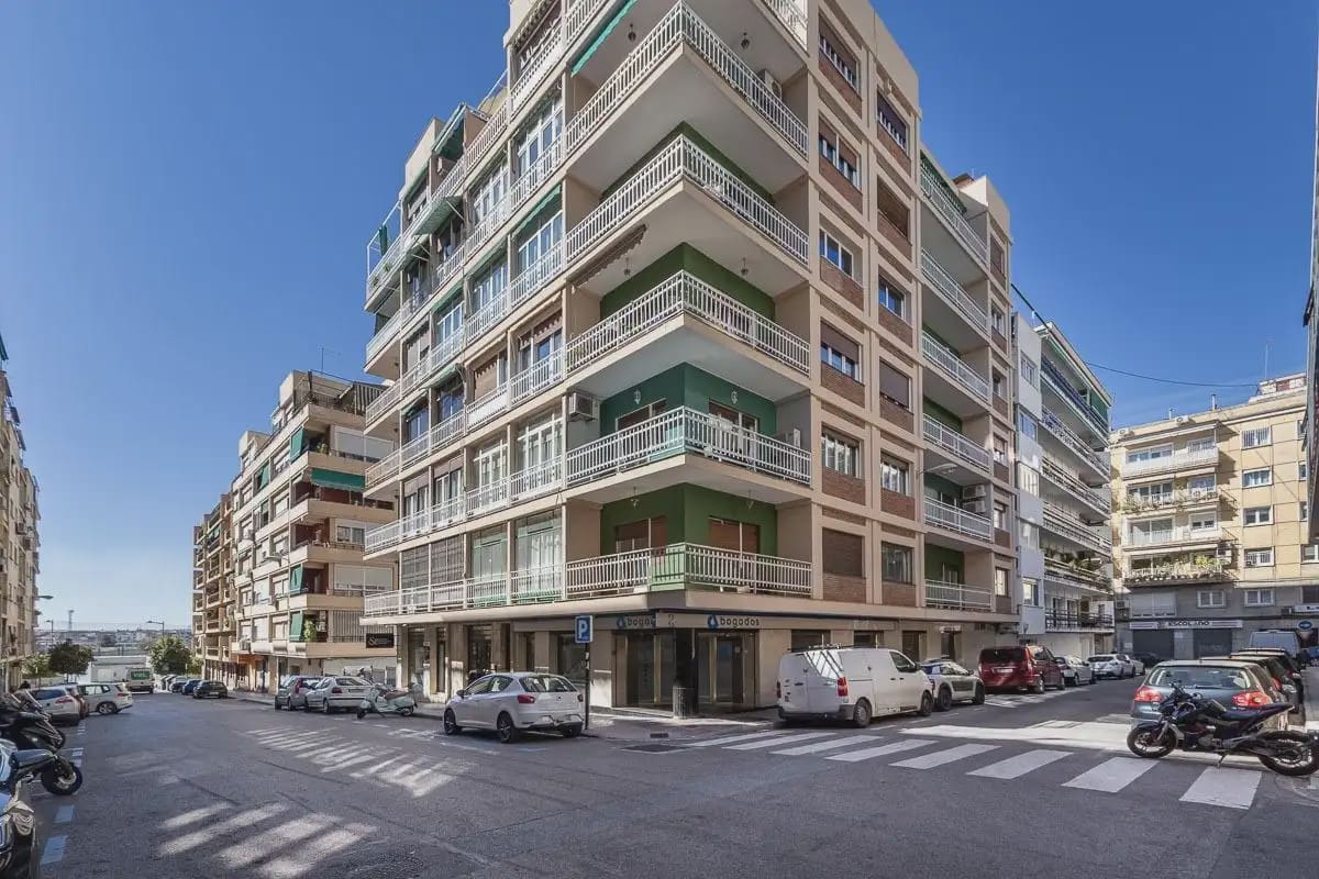 Lägenhet till salu i Granada stad med garage - 420 000 € (Ref: 9837660)