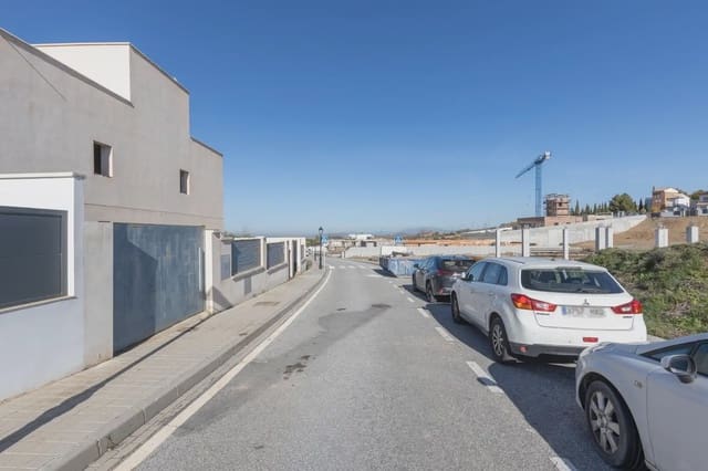 Villa til salgs i Dílar med svømmebasseng garasje - € 310 000 (Ref: 9837661)