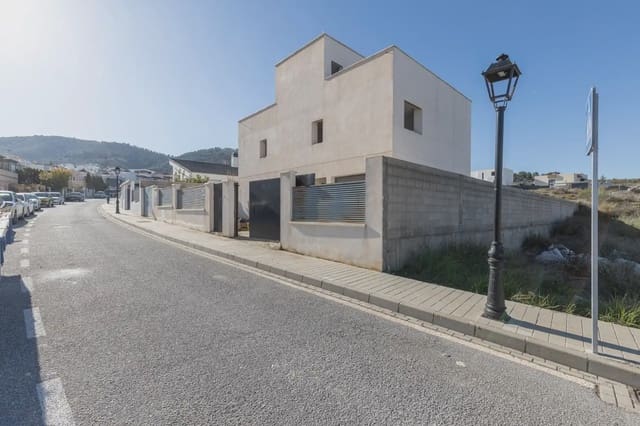 Villa til salgs i Dílar med svømmebasseng garasje - € 310 000 (Ref: 9837661)