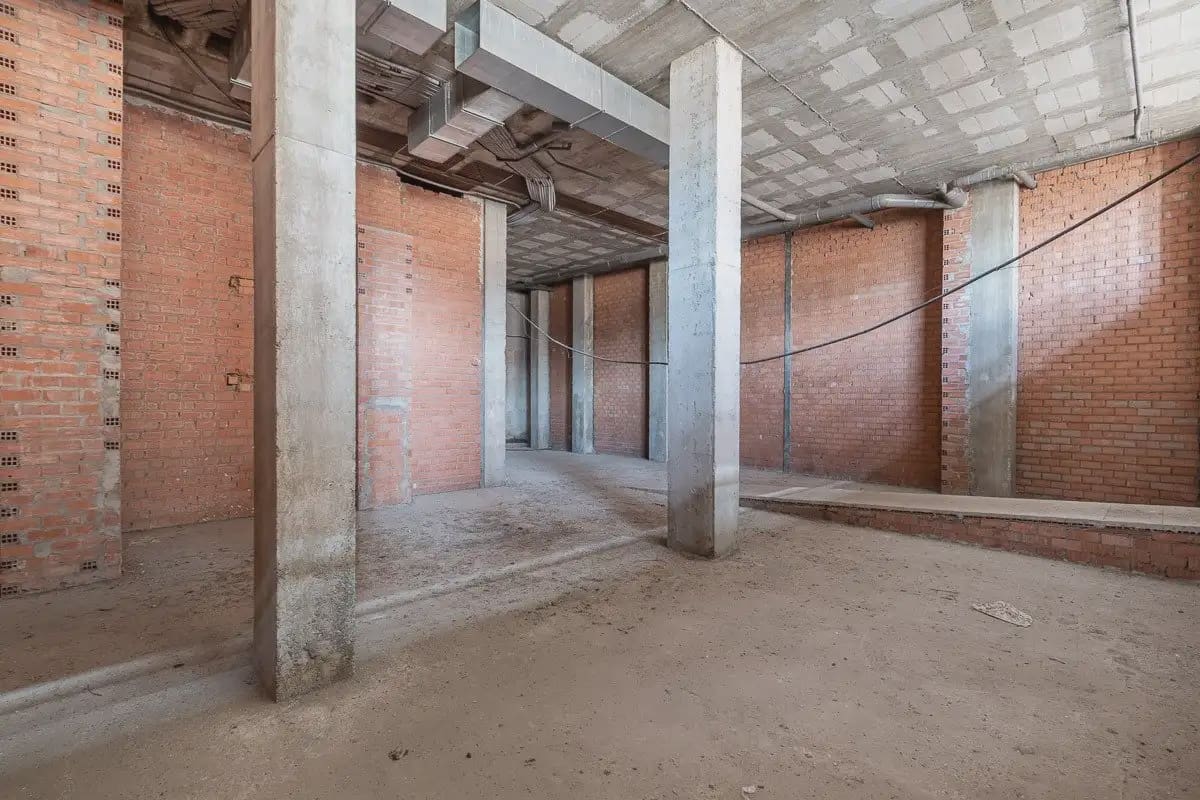Commercial for sale in Granada city - € 350,000 (Ref: 9837662)