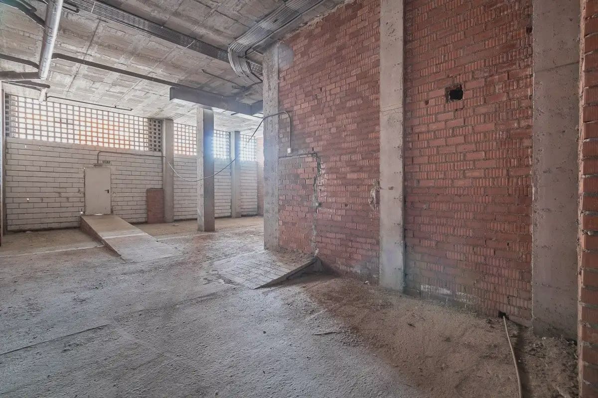 Commercial for sale in Granada city - € 350,000 (Ref: 9837662)