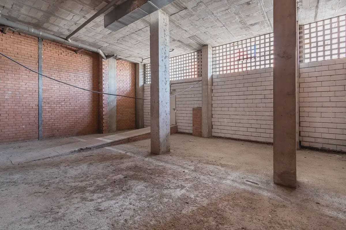 Commercial for sale in Granada city - € 350,000 (Ref: 9837662)