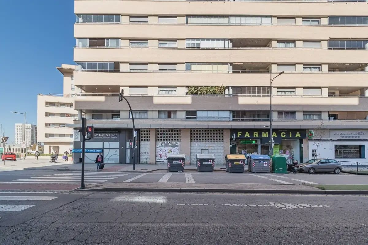 Commercial for sale in Granada city - € 350,000 (Ref: 9837662)