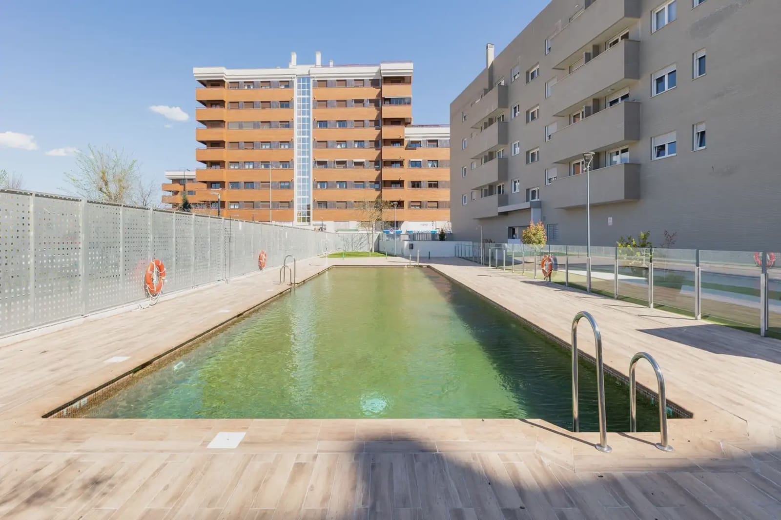 Lejlighed til salg i Granada by med swimmingpool garage - € 425.000 (Ref: 9837668)
