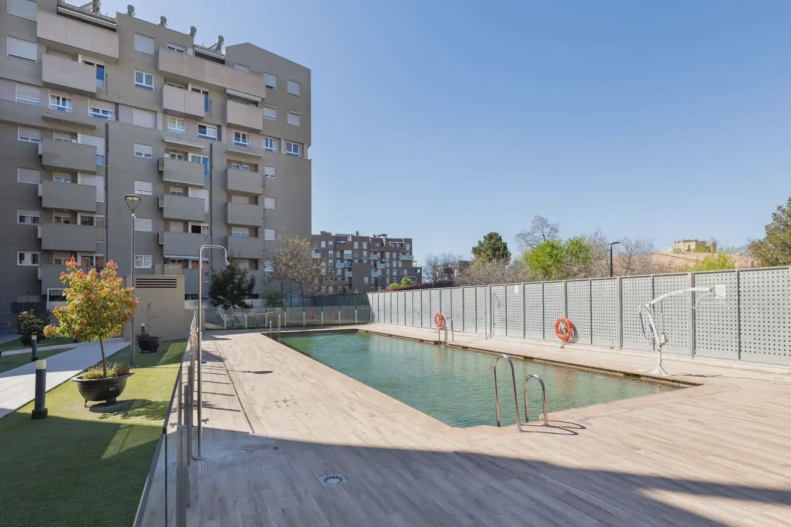 Lejlighed til salg i Granada by med swimmingpool garage - € 425.000 (Ref: 9837668)
