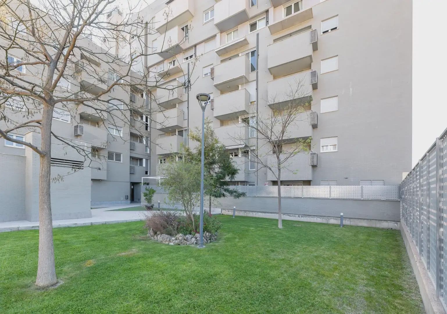 Lejlighed til salg i Granada by med swimmingpool garage - € 425.000 (Ref: 9837668)