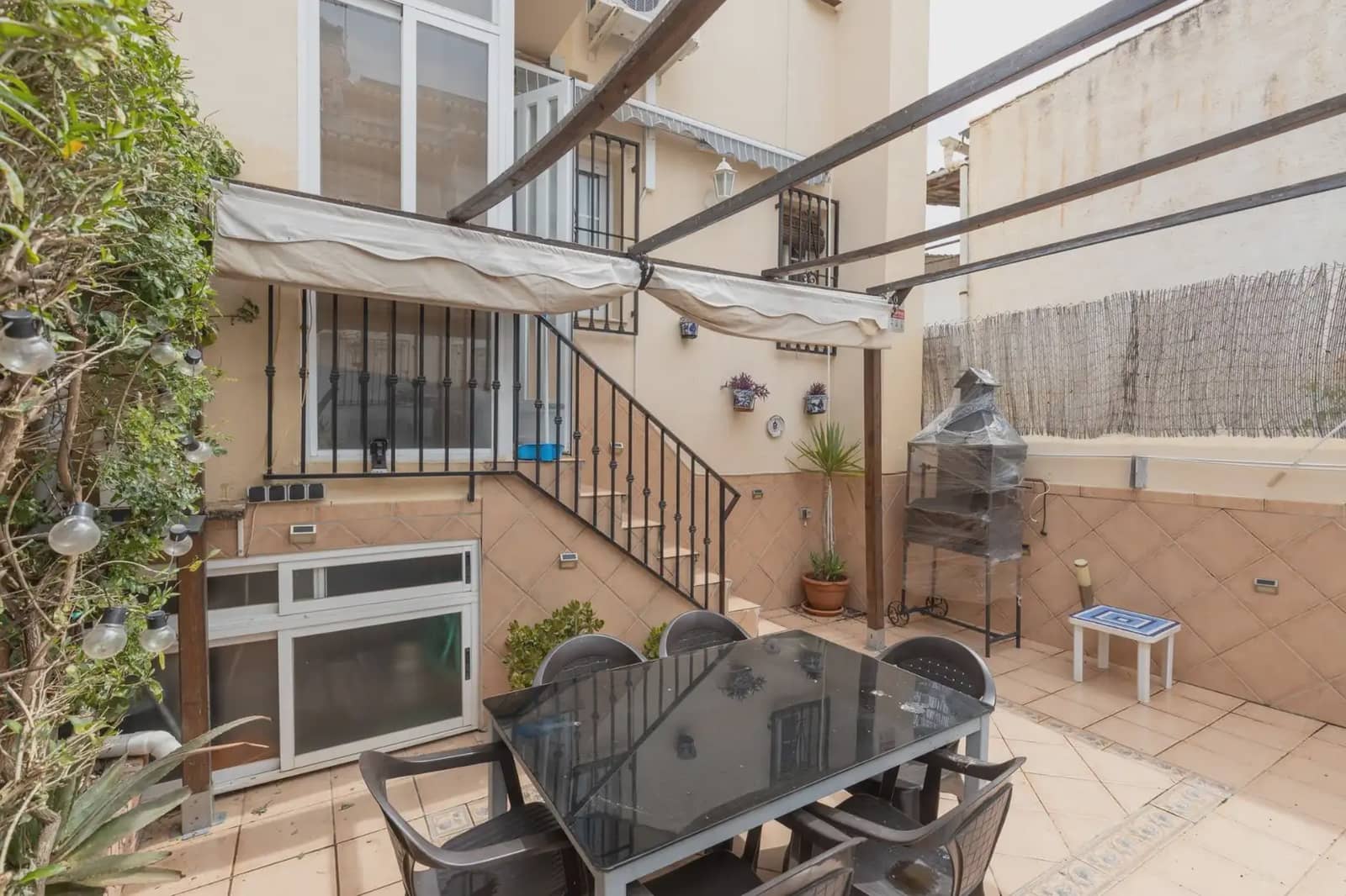 Semi-detached Villa for sale in Cajar with garage - € 242,000 (Ref: 9837669)