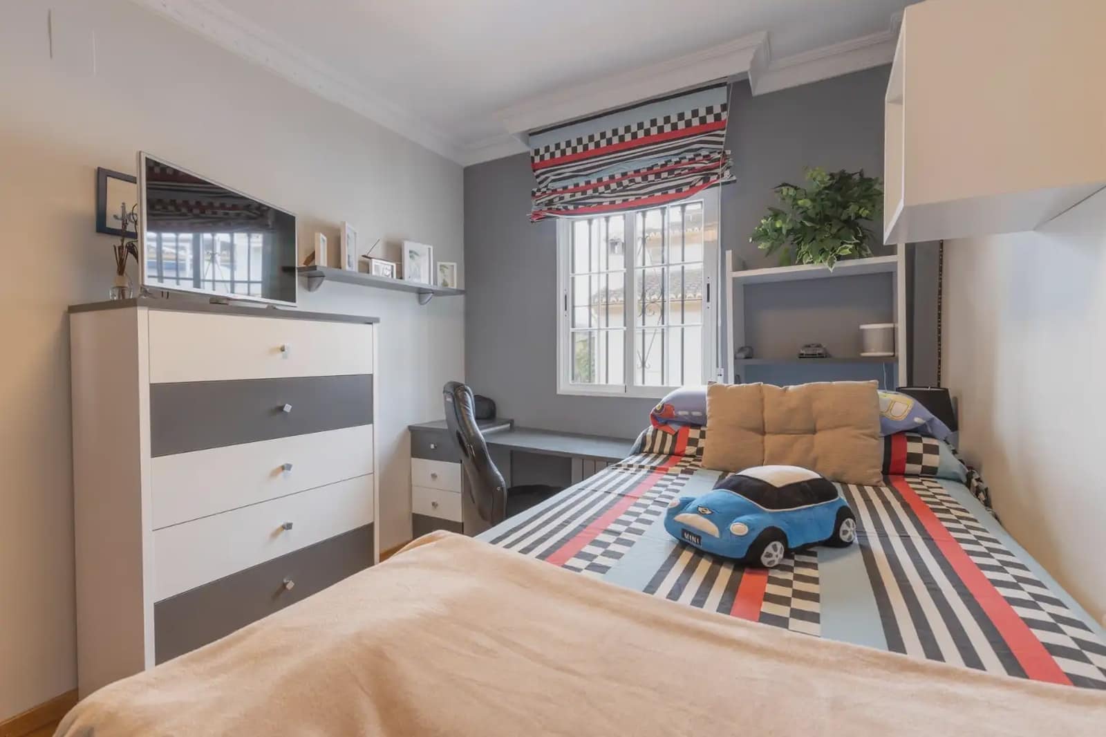 Semi-detached Villa for sale in Cajar with garage - € 242,000 (Ref: 9837669)