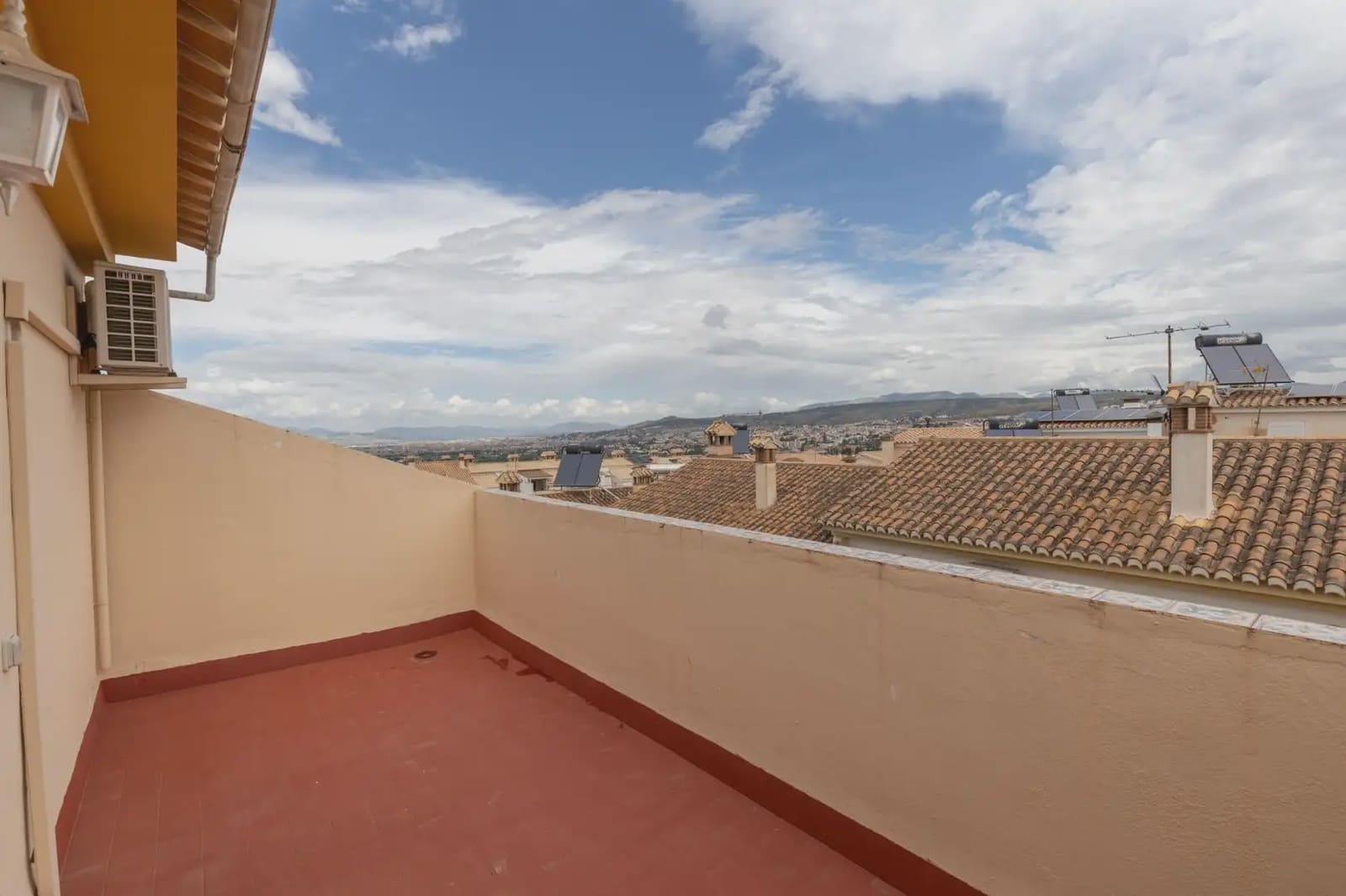 Semi-detached Villa for sale in Cajar with garage - € 242,000 (Ref: 9837669)