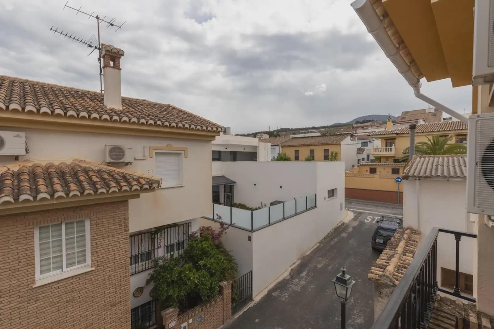 Semi-detached Villa for sale in Cajar with garage - € 242,000 (Ref: 9837669)