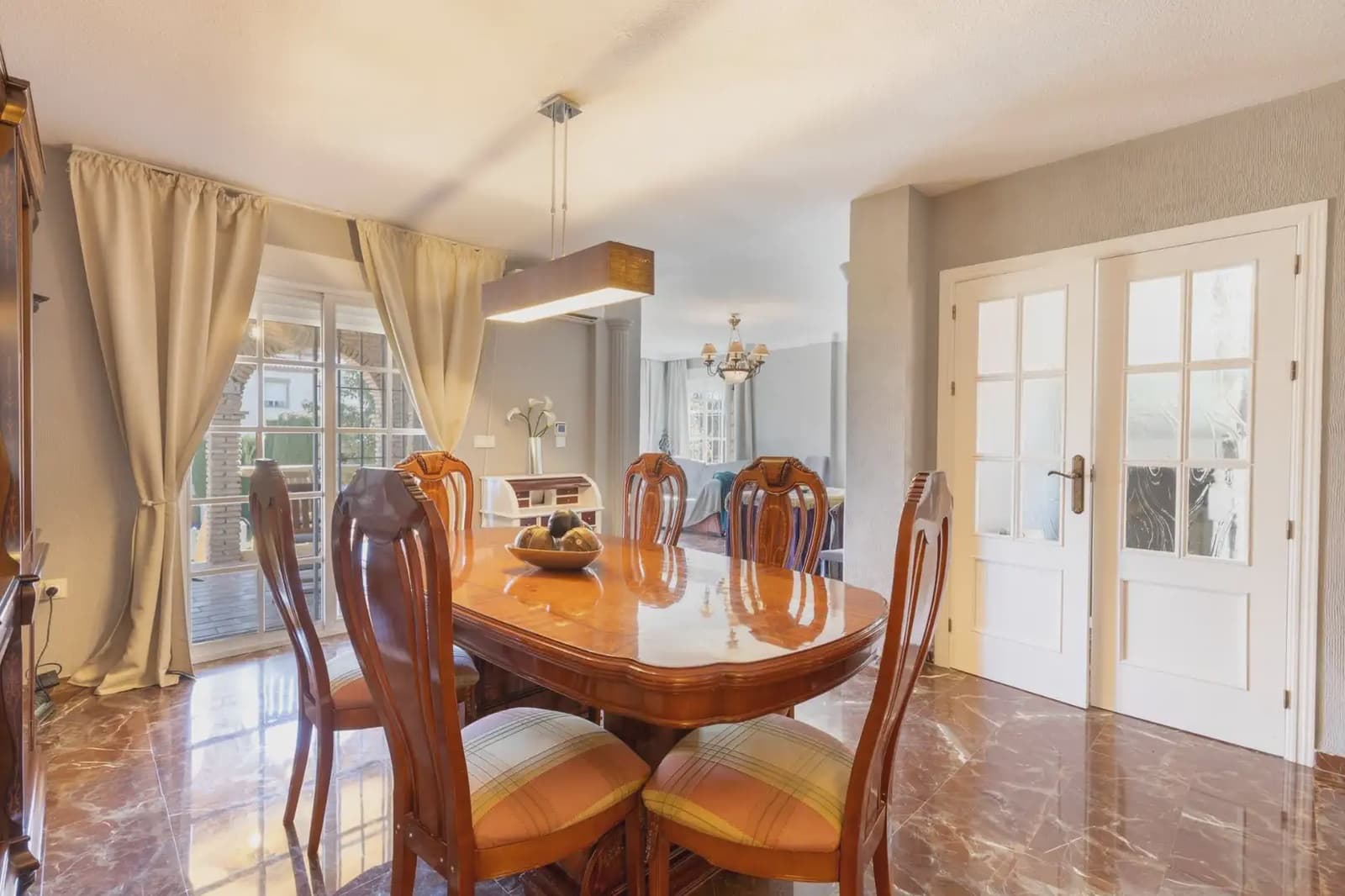 Villa te koop in La Zubia met zwembad garage - € 490.000 (Ref: 9837672)
