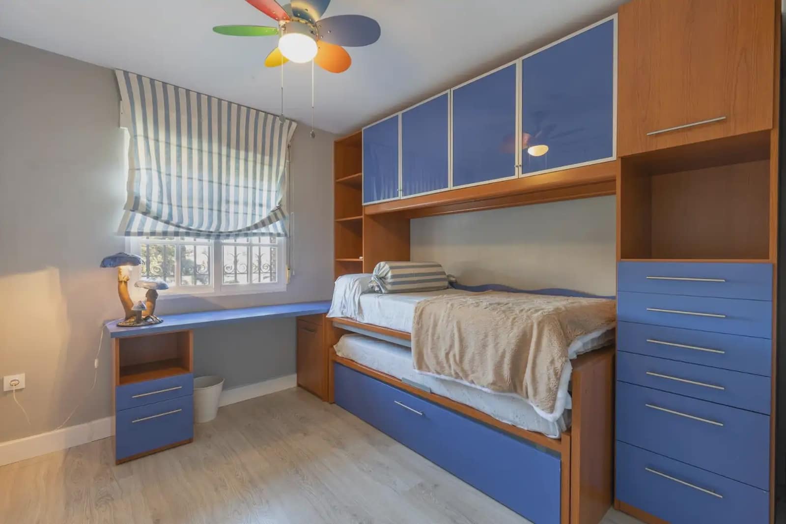 Villa te koop in La Zubia met zwembad garage - € 490.000 (Ref: 9837672)