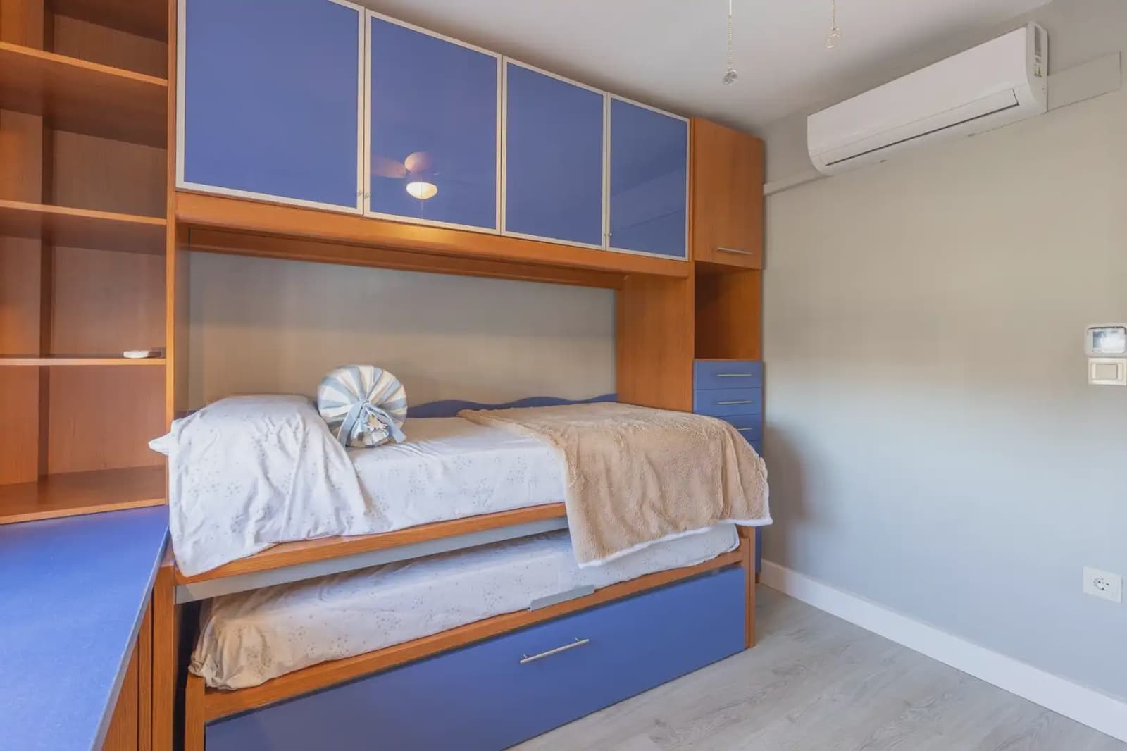 Villa te koop in La Zubia met zwembad garage - € 490.000 (Ref: 9837672)