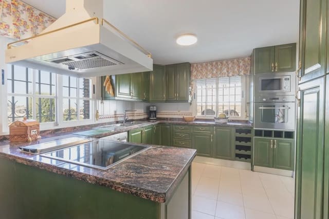 Villa til salg i La Zubia med swimmingpool garage - € 490.000 (Ref: 9837672)