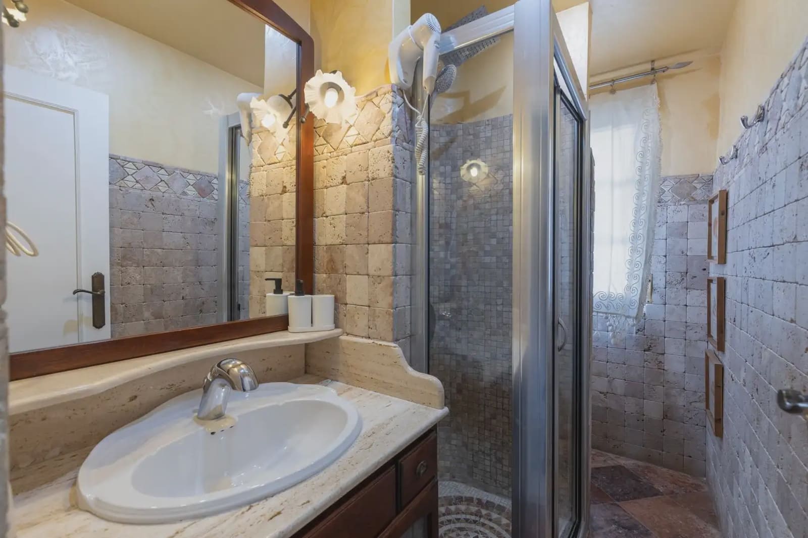 Villa te koop in La Zubia met zwembad garage - € 490.000 (Ref: 9837672)