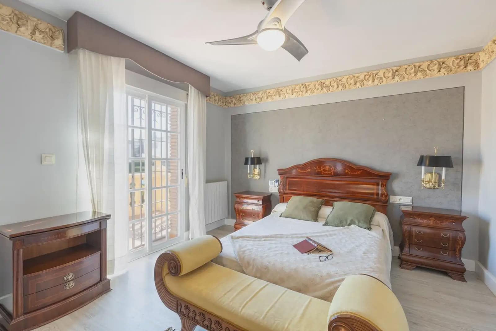 Villa te koop in La Zubia met zwembad garage - € 490.000 (Ref: 9837672)
