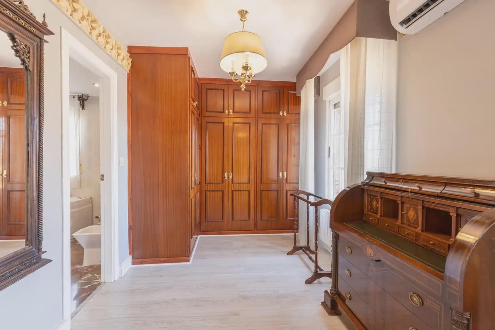 Villa te koop in La Zubia met zwembad garage - € 490.000 (Ref: 9837672)