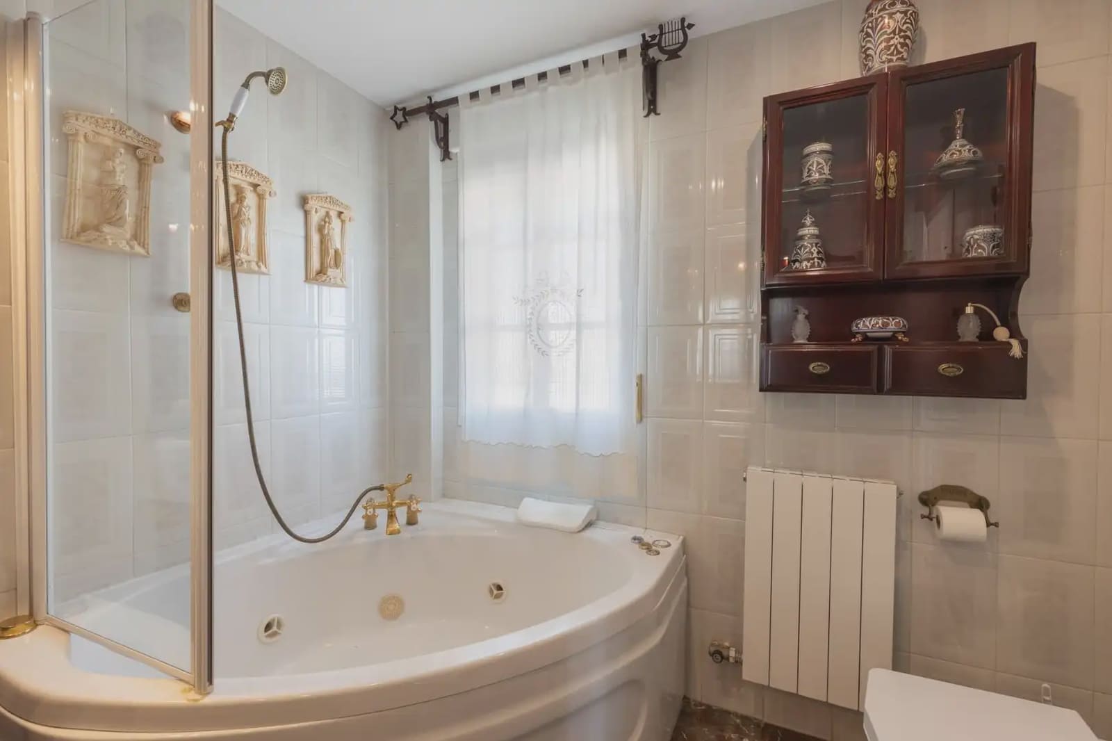 Villa te koop in La Zubia met zwembad garage - € 490.000 (Ref: 9837672)