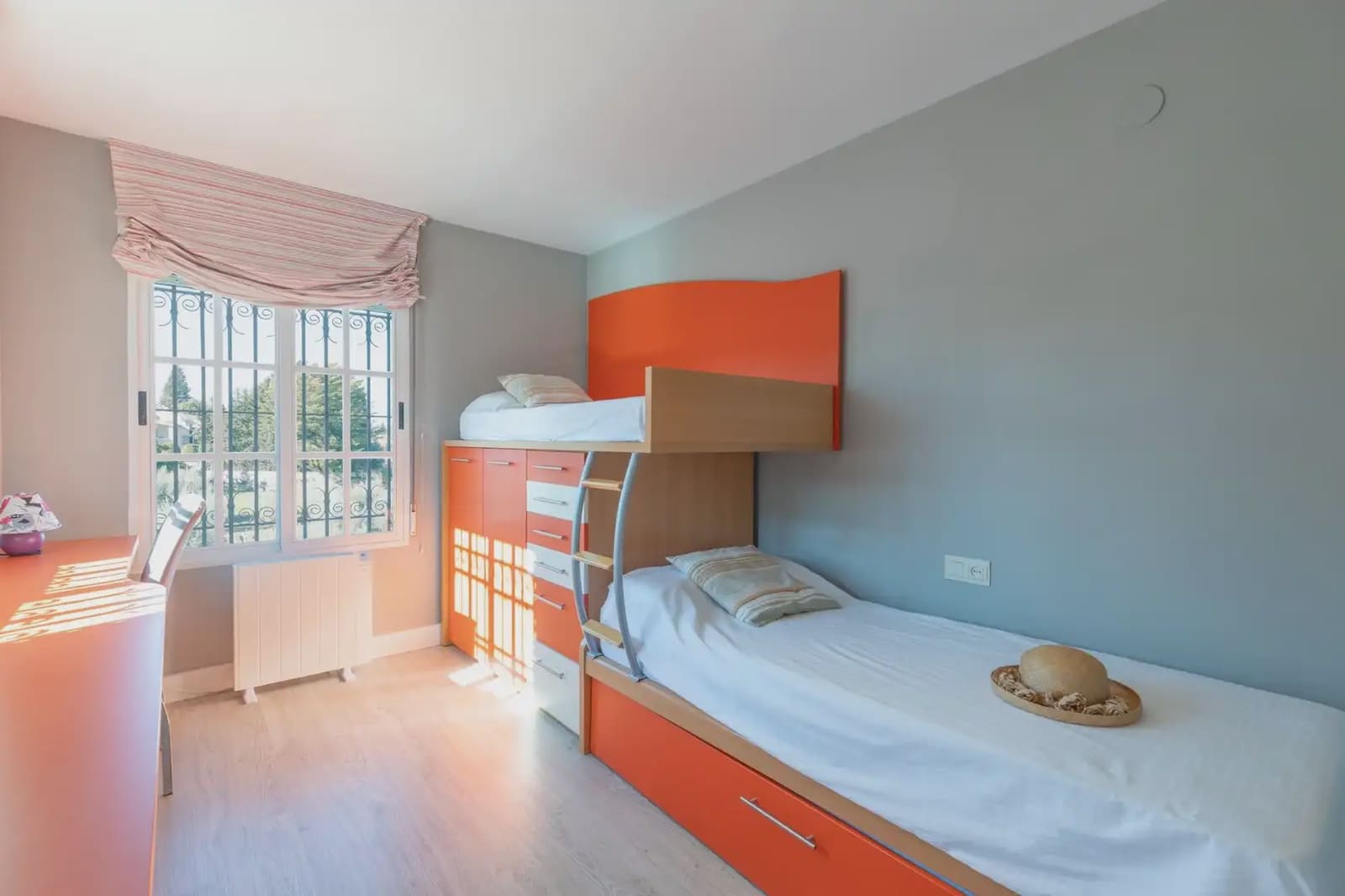 Villa te koop in La Zubia met zwembad garage - € 490.000 (Ref: 9837672)