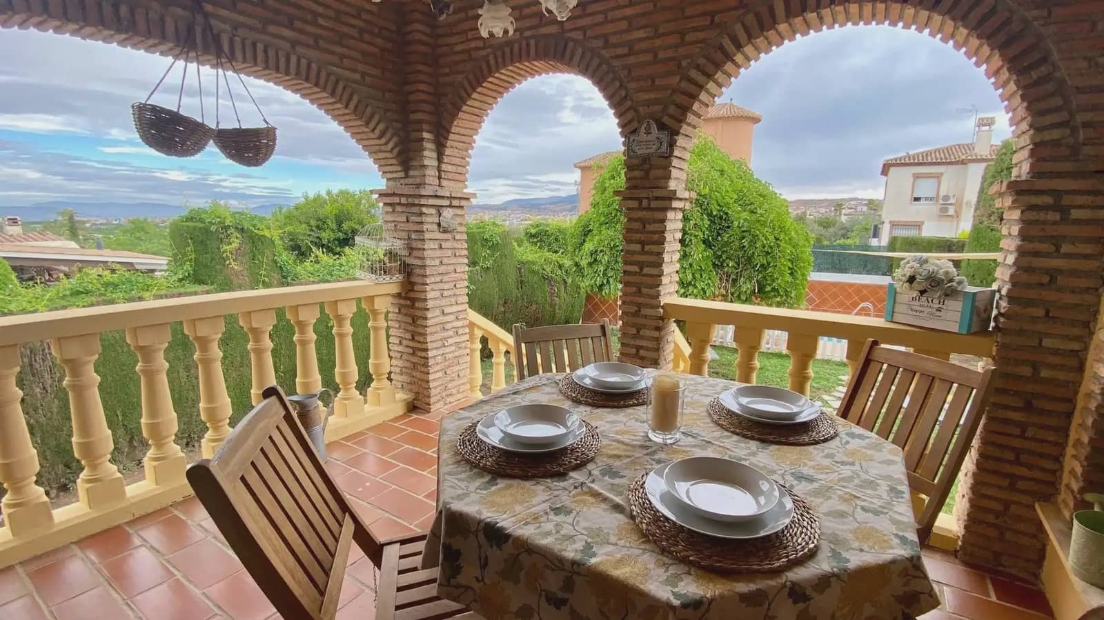 Villa te koop in La Zubia met zwembad garage - € 490.000 (Ref: 9837672)