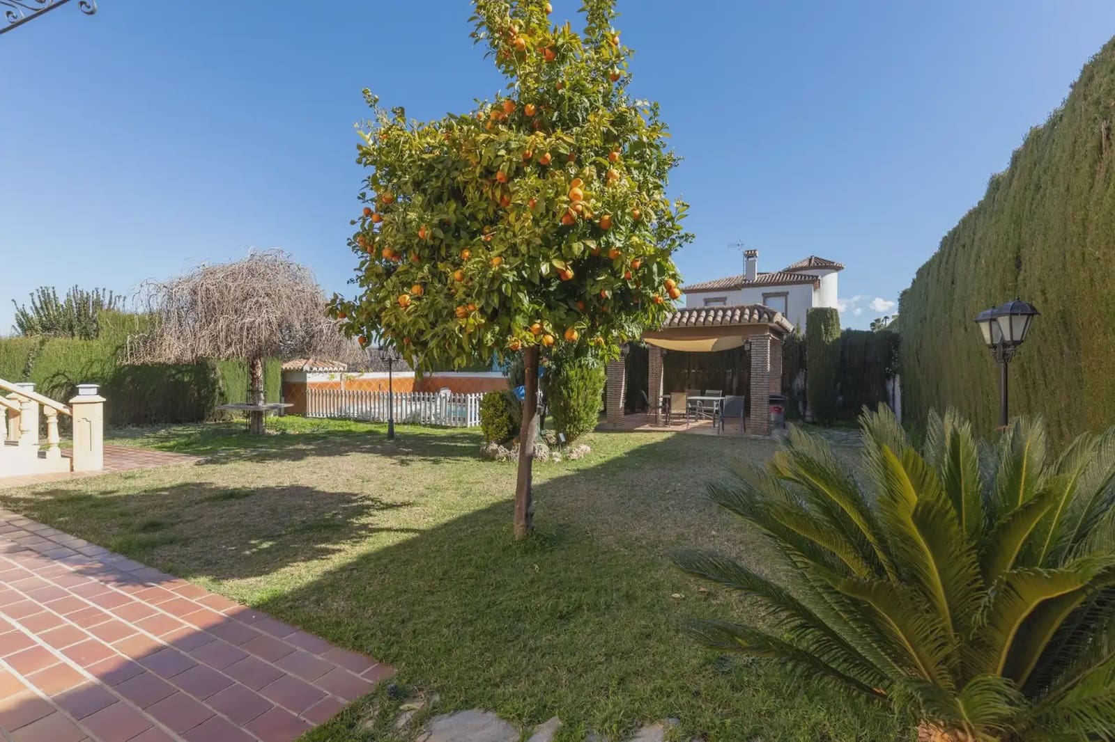 Villa te koop in La Zubia met zwembad garage - € 490.000 (Ref: 9837672)