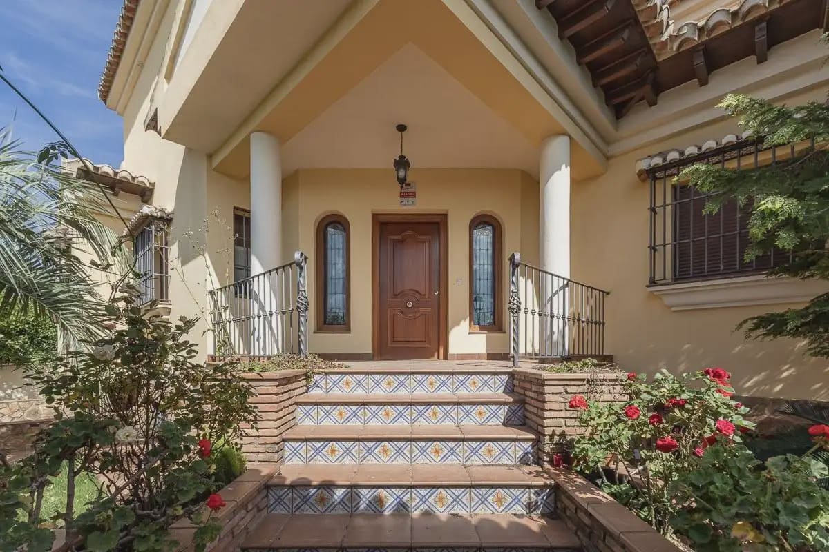 Villa zu verkaufen in Cajar mit Garage - 560.000 € (Ref: 9837673)