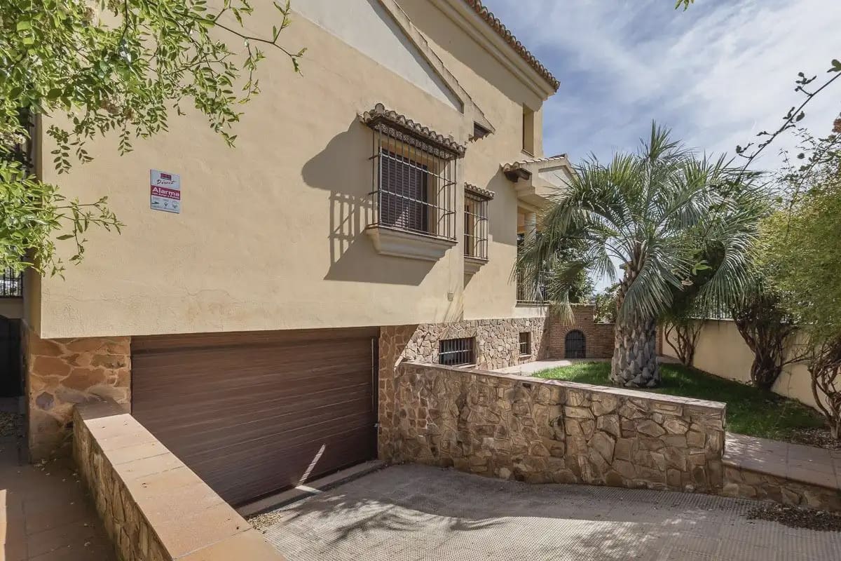 Villa zu verkaufen in Cajar mit Garage - 560.000 € (Ref: 9837673)