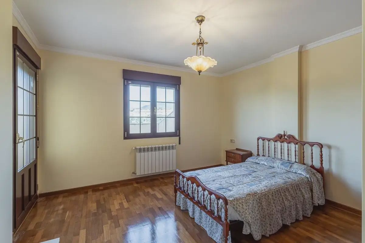 Villa zu verkaufen in Cajar mit Garage - 560.000 € (Ref: 9837673)
