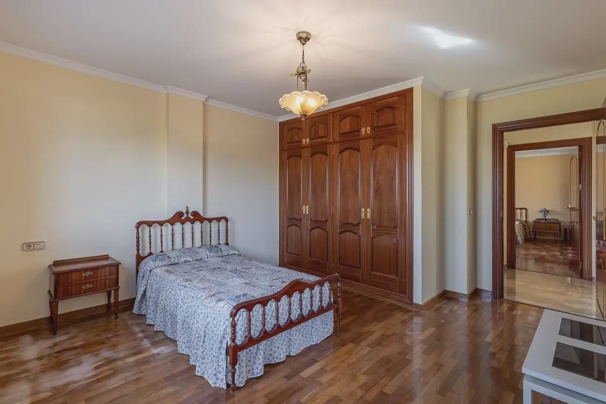 Villa zu verkaufen in Cajar mit Garage - 560.000 € (Ref: 9837673)