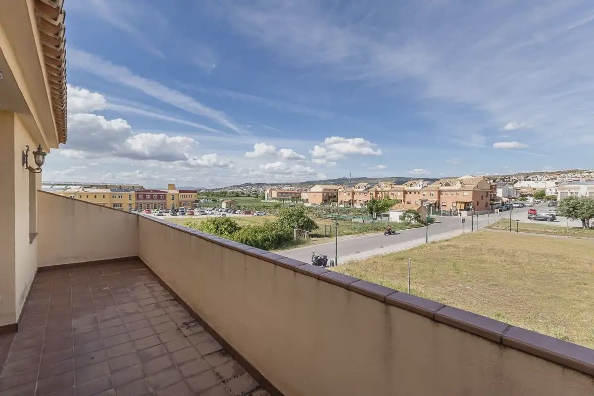 Villa zu verkaufen in Cajar mit Garage - 560.000 € (Ref: 9837673)