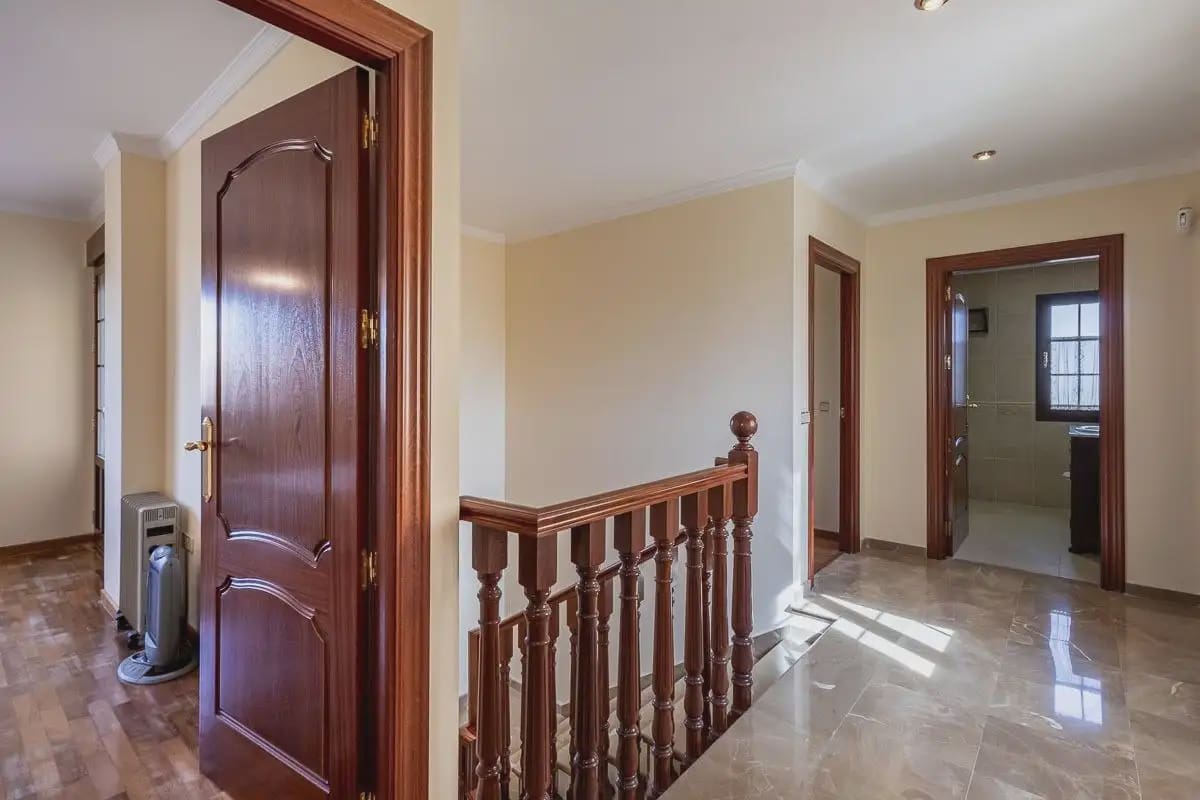 Villa zu verkaufen in Cajar mit Garage - 560.000 € (Ref: 9837673)