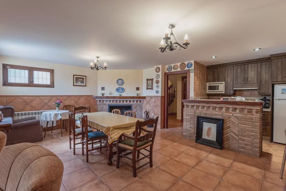 Villa zu verkaufen in Cajar mit Garage - 560.000 € (Ref: 9837673)