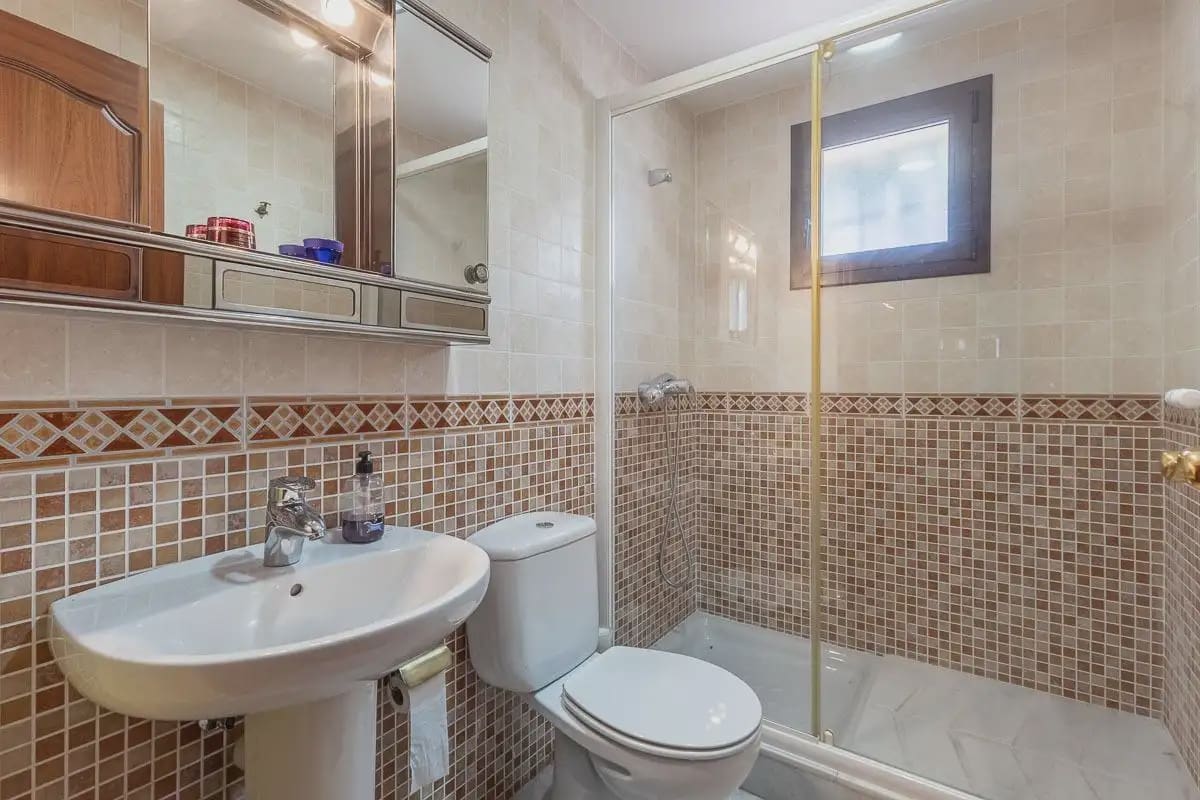 Villa zu verkaufen in Cajar mit Garage - 560.000 € (Ref: 9837673)