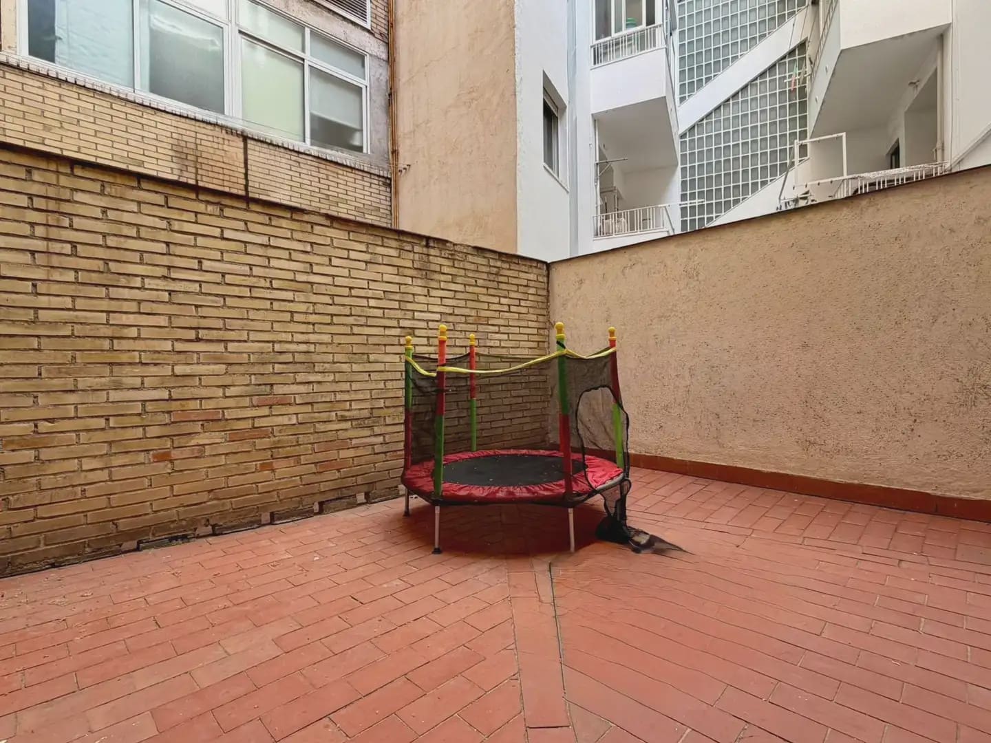 Leilighet til salgs i Granada by - € 449 000 (Ref: 9837675)