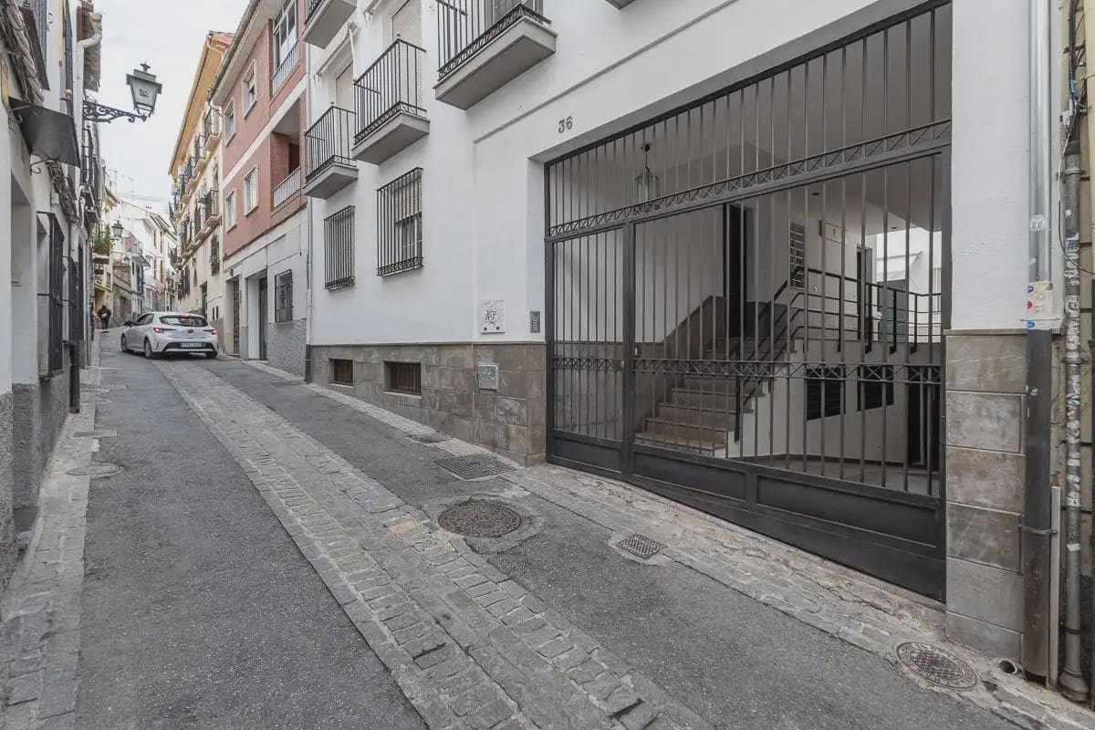 Garage for sale in Granada city - € 30,000 (Ref: 9837677)