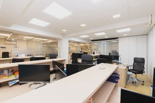 Office for rent in San Matías - Realejo, Granada city - € 1,500 (Ref: 9837678)