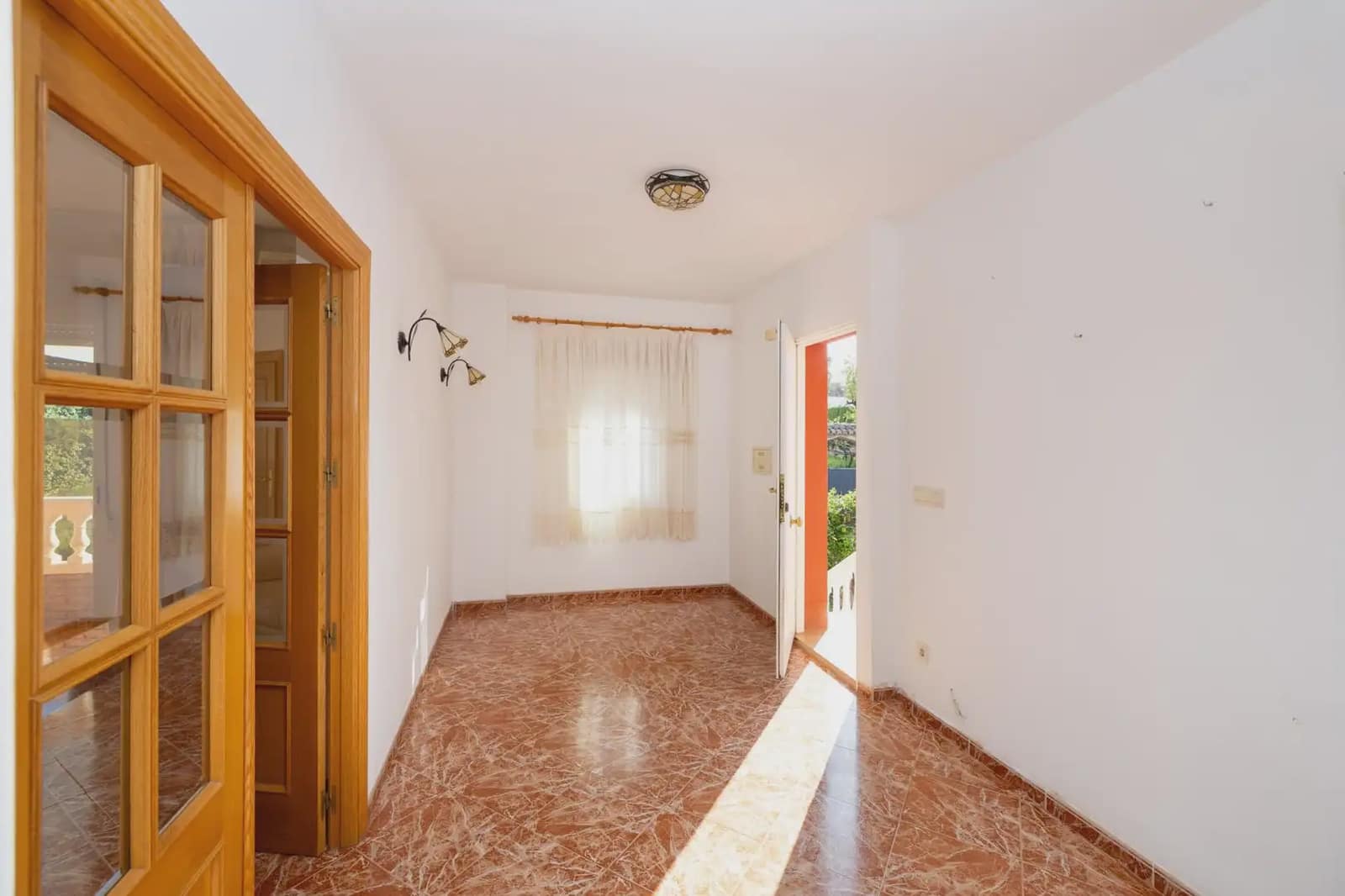 5 slaapkamer Villa te koop in Otura met zwembad garage - € 420.000 (Ref: 9837680)