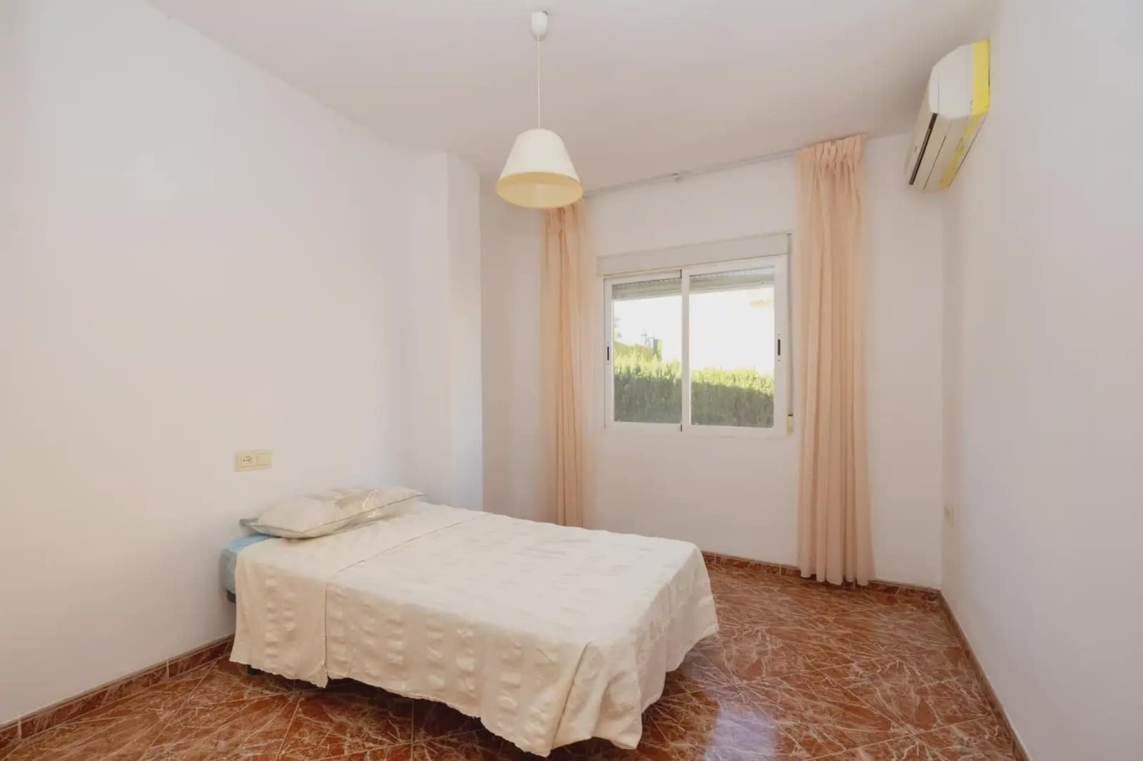 5 slaapkamer Villa te koop in Otura met zwembad garage - € 420.000 (Ref: 9837680)
