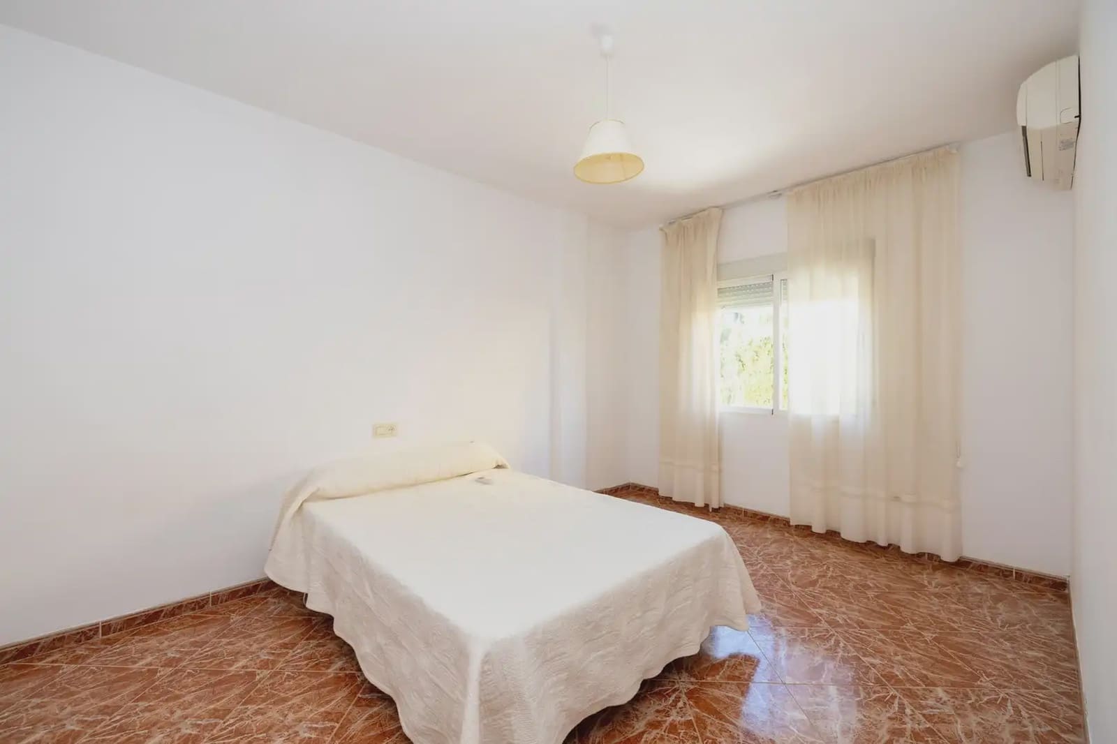 5 slaapkamer Villa te koop in Otura met zwembad garage - € 420.000 (Ref: 9837680)